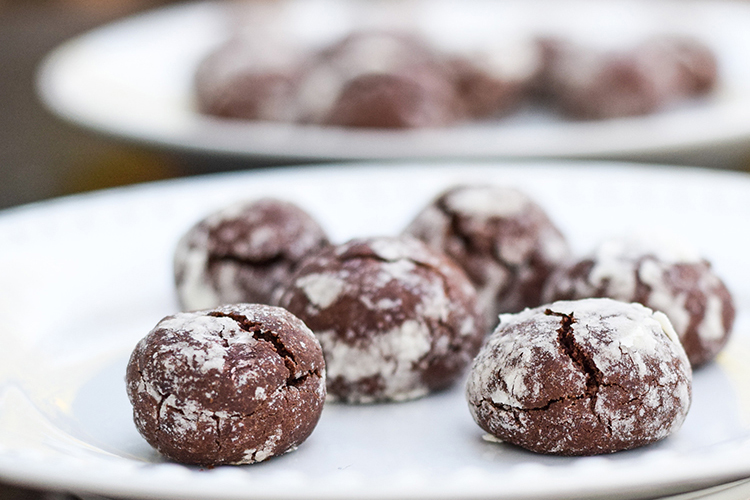 Bake Christmas Cookies